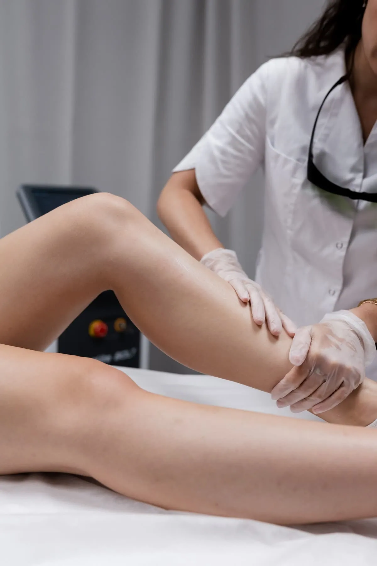 Oględziny strefy przed zabiegiem depilacji laserowej